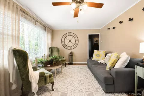 Living - 420 E 19th St, Okmulgee, OK 74447 photo 1 of 4