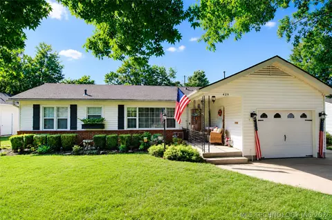 Exterior - 420 E 19th St, Okmulgee, OK 74447 photo 1 of 5