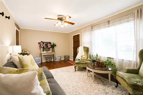 Living - 420 E 19th St, Okmulgee, OK 74447 photo 2 of 3