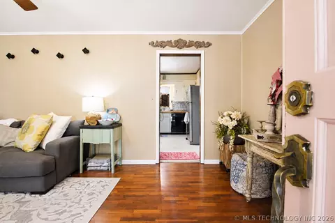 Entry Way - 420 E 19th St, Okmulgee, OK 74447 photo 1 of 3