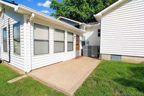 Exterior - 420 E 19th St, Okmulgee, OK 74447 photo 4 of 5