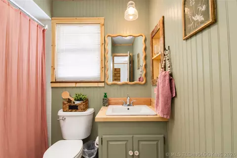 Bath - 420 E 19th St, Okmulgee, OK 74447 photo 3 of 4