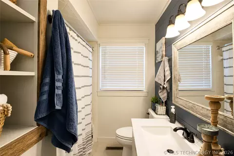 Bath - 420 E 19th St, Okmulgee, OK 74447 photo 2 of 4