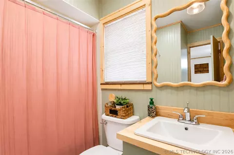 Bath - 420 E 19th St, Okmulgee, OK 74447 photo 4 of 4