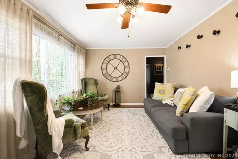 Living - 420 E 19th St, Okmulgee, OK 74447 photo 1 of 3