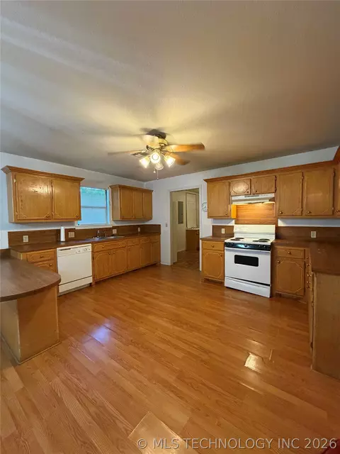 Kitchen - 215 NE 7th St, Checotah, OK 74426 photo 2 of 2