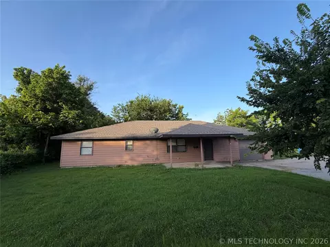 Exterior - 215 NE 7th St, Checotah, OK 74426 photo 3 of 5
