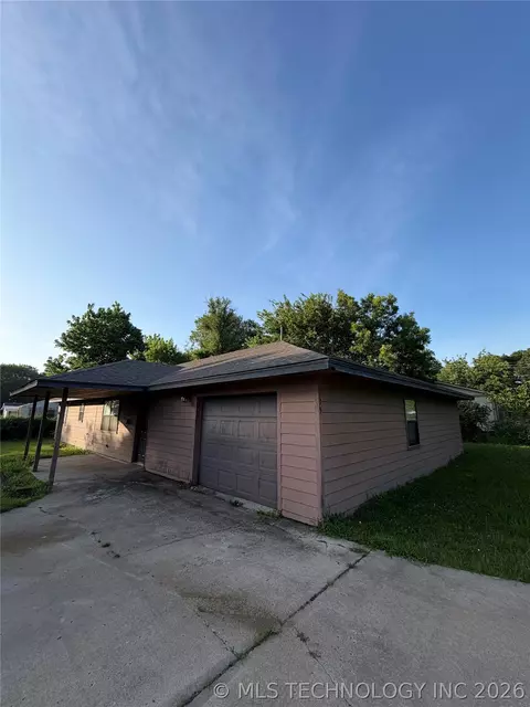 Exterior - 215 NE 7th St, Checotah, OK 74426 photo 4 of 5