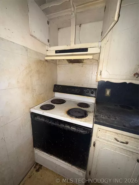 Kitchen - 2203 Oak St, Idabel, OK 74745 photo 2 of 3