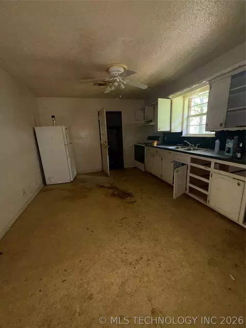 Kitchen - 2203 Oak St, Idabel, OK 74745 photo 1 of 3
