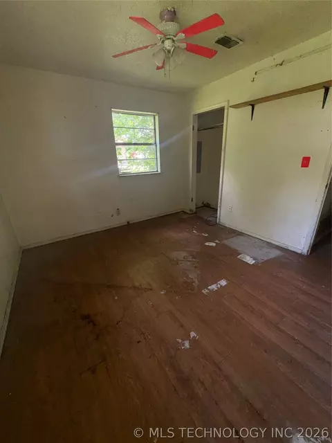 Bedroom - 2203 Oak St, Idabel, OK 74745 photo 3 of 7