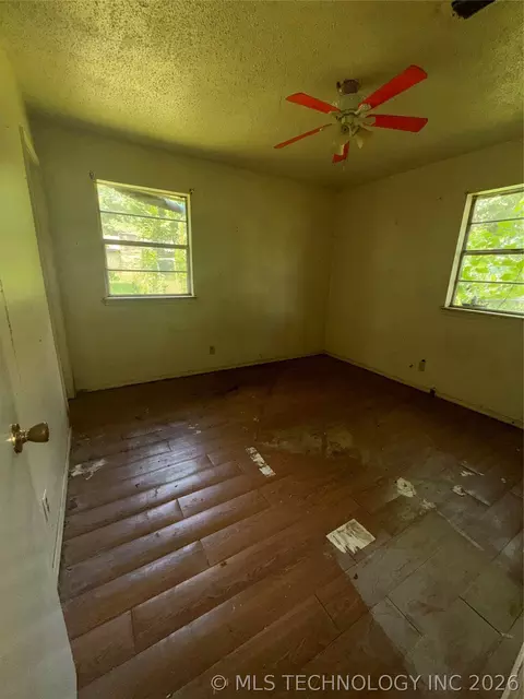 Bedroom - 2203 Oak St, Idabel, OK 74745 photo 6 of 7