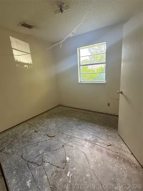 Bedroom - 2203 Oak St, Idabel, OK 74745 photo 5 of 7