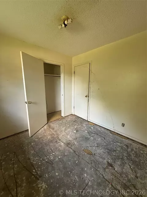 Bedroom - 2203 Oak St, Idabel, OK 74745 photo 2 of 7