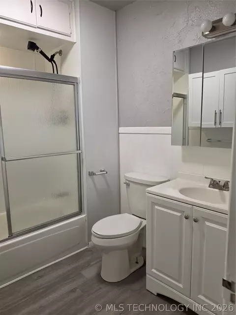 Bath - 609 W 5th St, Ada, OK 74820 photo 1 of 3