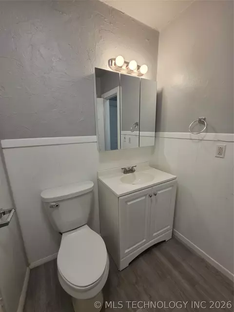 Bath - 609 W 5th St, Ada, OK 74820 photo 2 of 3