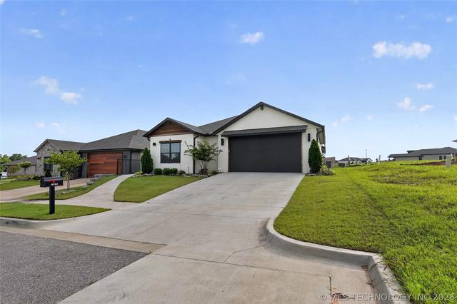 2042 E 130th St S, Jenks, OK 74037