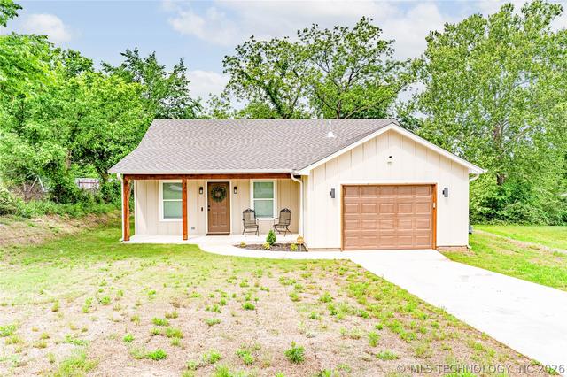 1602 S Hickory St, Bristow, OK 74010