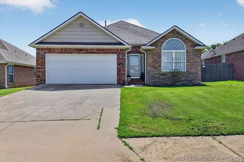 446 NE Debell Ave, Bartlesville, OK 74006
