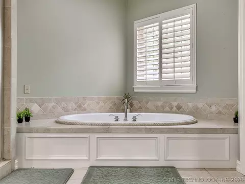 Bath - 6536 E 83rd Pl, Tulsa, OK 74133 photo 3 of 4