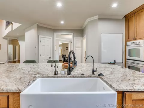 Kitchen - 6536 E 83rd Pl, Tulsa, OK 74133 photo 8 of 10