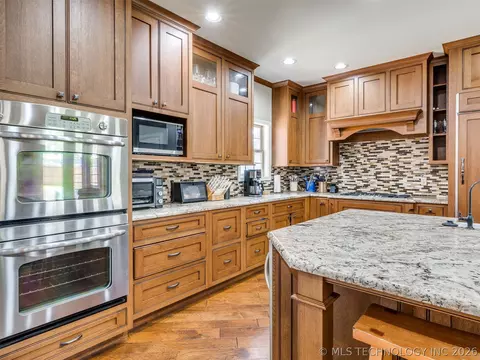 Kitchen - 6536 E 83rd Pl, Tulsa, OK 74133 photo 4 of 8