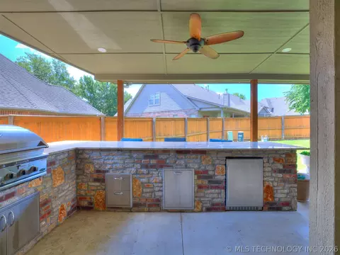 Exterior - 6536 E 83rd Pl, Tulsa, OK 74133 photo 5 of 8