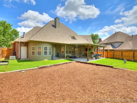 Exterior - 6536 E 83rd Pl, Tulsa, OK 74133 photo 10 of 12