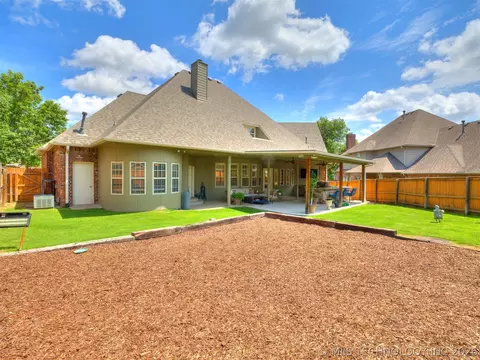 Exterior - 6536 E 83rd Pl, Tulsa, OK 74133 photo 8 of 8