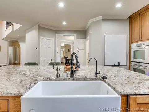Kitchen - 6536 E 83rd Pl, Tulsa, OK 74133 photo 6 of 8
