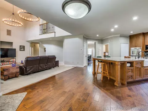 Living - 6536 E 83rd Pl, Tulsa, OK 74133 photo 3 of 3
