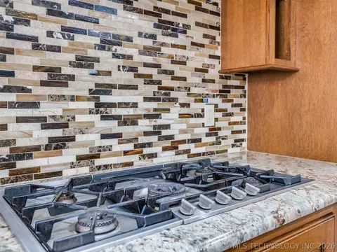 Kitchen - 6536 E 83rd Pl, Tulsa, OK 74133 photo 5 of 8