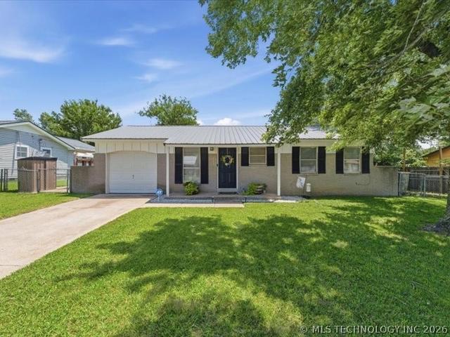 909 Country Club Dr, Hominy, OK 74035