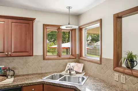 Kitchen - 4154 E 46th Pl, Tulsa, OK 74135 photo 4 of 6