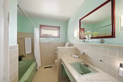 Bath - 4154 E 46th Pl, Tulsa, OK 74135 photo 2 of 8