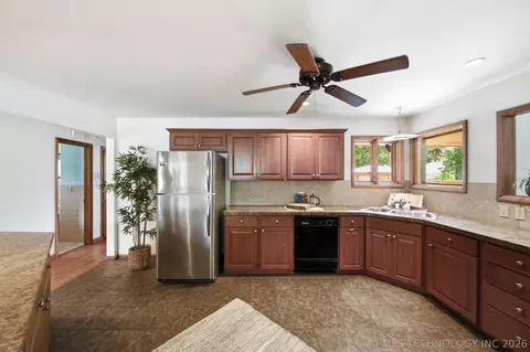 Kitchen - 4154 E 46th Pl, Tulsa, OK 74135 photo 2 of 6