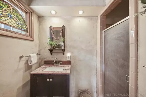 Bath - 4154 E 46th Pl, Tulsa, OK 74135 photo 1 of 8
