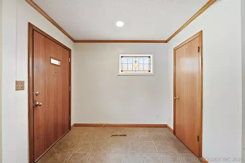 Entry Way - 4154 E 46th Pl, Tulsa, OK 74135 photo 2 of 3
