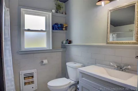 Bath - 1828 E 10th St, Okmulgee, OK 74447 photo 1 of 2