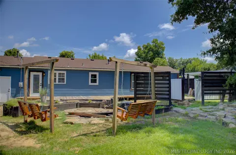 Exterior - 1828 E 10th St, Okmulgee, OK 74447 photo 9 of 11