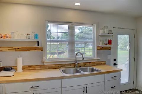 Kitchen - 1828 E 10th St, Okmulgee, OK 74447 photo 3 of 8