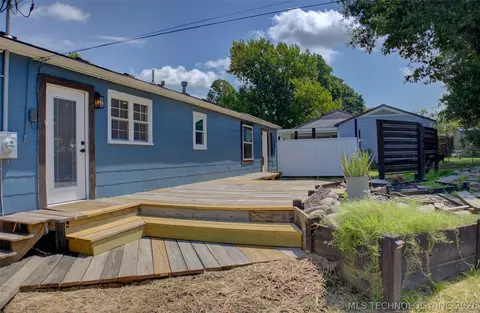 Exterior - 1828 E 10th St, Okmulgee, OK 74447 photo 4 of 11