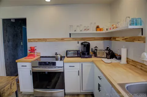 Kitchen - 1828 E 10th St, Okmulgee, OK 74447 photo 5 of 8