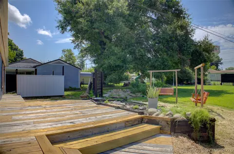 Exterior - 1828 E 10th St, Okmulgee, OK 74447 photo 5 of 11