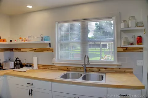 Kitchen - 1828 E 10th St, Okmulgee, OK 74447 photo 4 of 8