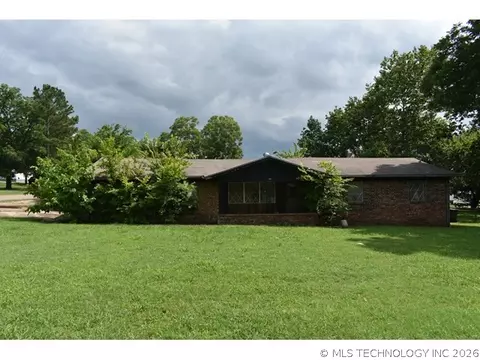 801 NW Redbud St, Kingston, OK 73439