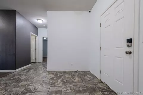 Entry Way - 5811 E 146th Pl S, Bixby, OK 74008 photo 2 of 4