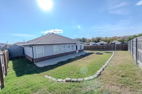 Exterior - 5811 E 146th Pl S, Bixby, OK 74008 photo 5 of 9