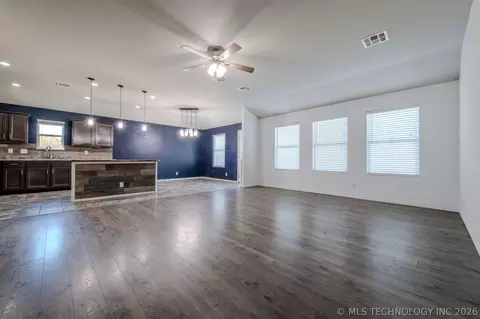 Living - 5811 E 146th Pl S, Bixby, OK 74008 photo 1 of 4