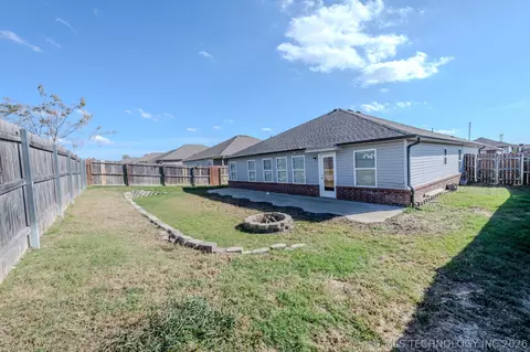 Exterior - 5811 E 146th Pl S, Bixby, OK 74008 photo 4 of 9